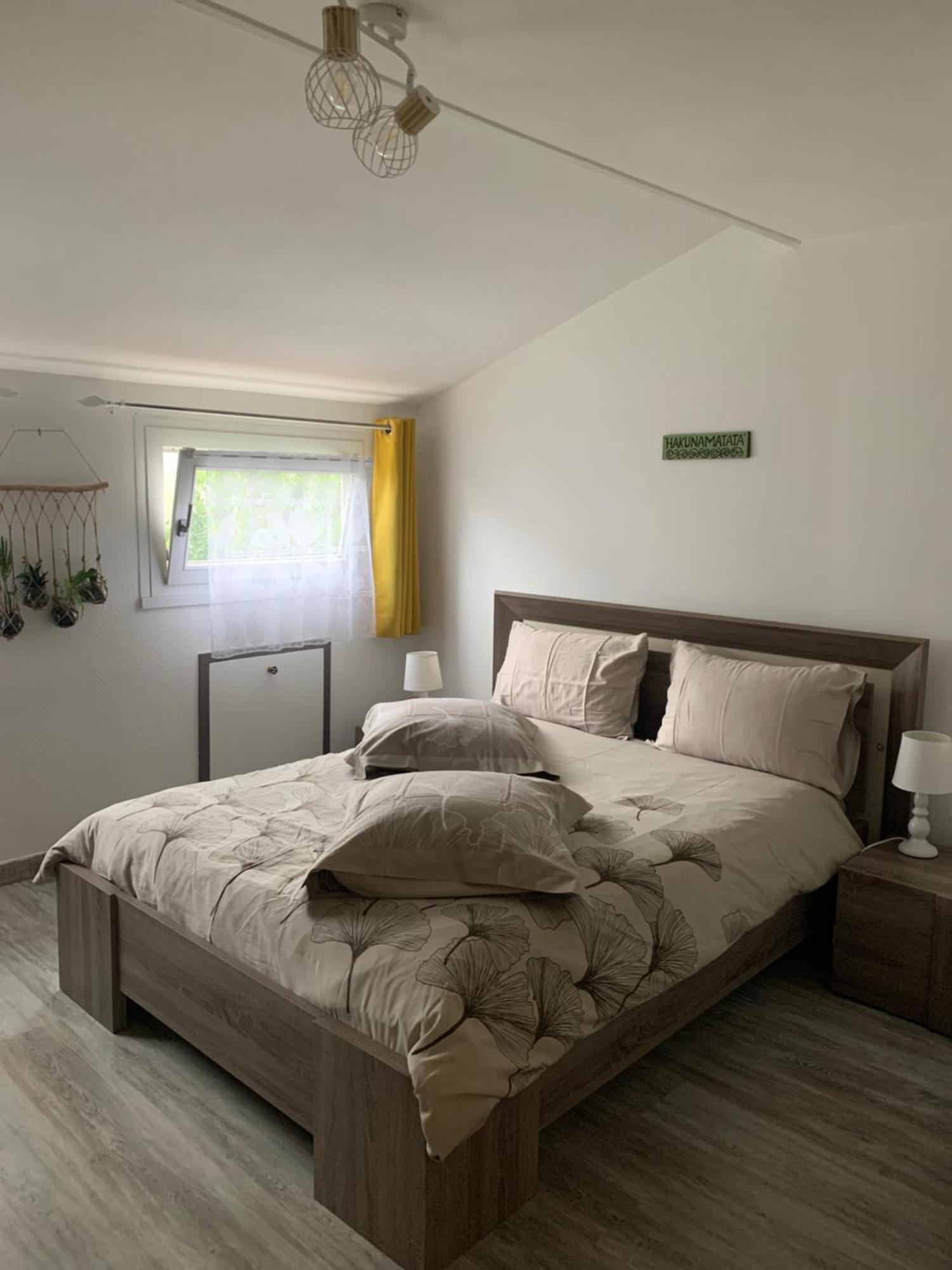 Chez Fifi&Stella Hotel Neufmoutiers-en-Brie Exterior photo